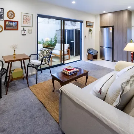 Your Charming And Cosy Urban Home Away From Home